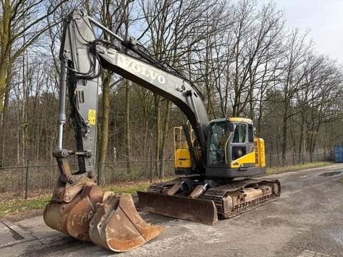 2015 Volvo ECR235DL crawler excavator, front three-quarter view 2015 Volvo ECR235DL crawler excavator, front three-quarter view