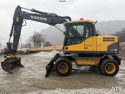 2007 Volvo EW140C wheel excavator, side view 2007 Volvo EW140C wheel excavator, side view