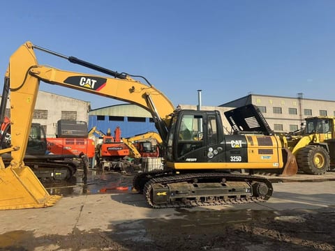 Caterpillar 325D crawler excavator, side profile view Caterpillar 325D crawler excavator, side profile view
