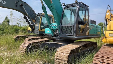 2017 Kobelco SK350D crawler excavator, side view 2017 Kobelco SK350D crawler excavator, side view