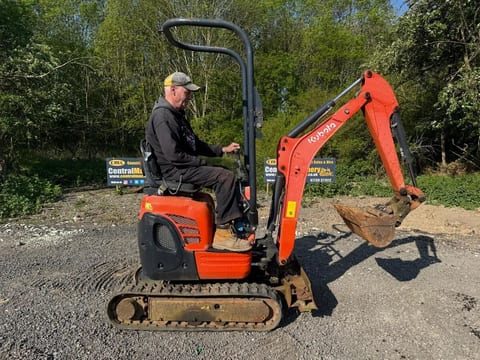 2016 Kubota U10-3 mini excavator side view 2016 Kubota U10-3 mini excavator side view