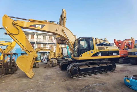 2010 Caterpillar 330CL crawler excavator, side view 2010 Caterpillar 330CL crawler excavator, side view