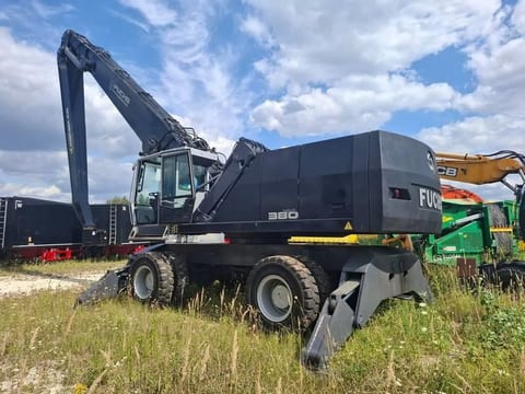 2000 Terex Fuchs MHL 380 material handler, side view