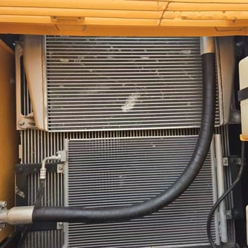 2021 Hyundai R210-9S crawler excavator radiator and cooling system view 2021 Hyundai R210-9S crawler excavator radiator and cooling system view
