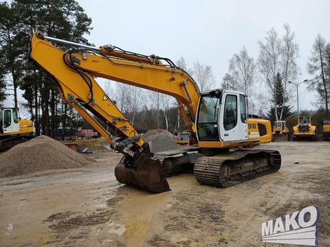 2011 Liebherr R916 LC crawler excavator, side view 2011 Liebherr R916 LC crawler excavator, side view