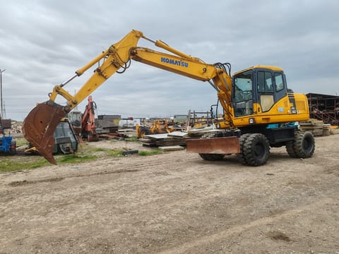 2007 Komatsu PW140-7 wheel excavator, side profile view 2007 Komatsu PW140-7 wheel excavator, side profile view