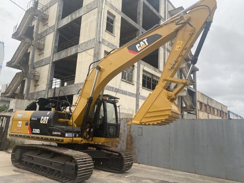 2015 Caterpillar 320D crawler excavator, side view 2015 Caterpillar 320D crawler excavator, side view