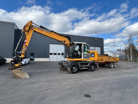 2017 Liebherr A918 LITRONIC wheel excavator side view 2017 Liebherr A918 LITRONIC wheel excavator side view
