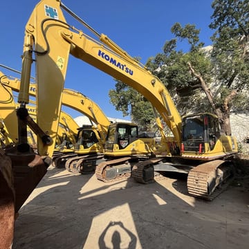 Komatsu PC360-7 crawler excavator, side view Komatsu PC360-7 crawler excavator, side view
