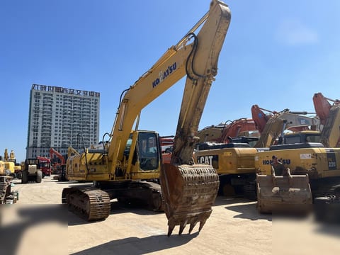 2018 Komatsu PC220-7 crawler excavator, front three-quarter view 2018 Komatsu PC220-7 crawler excavator, front three-quarter view