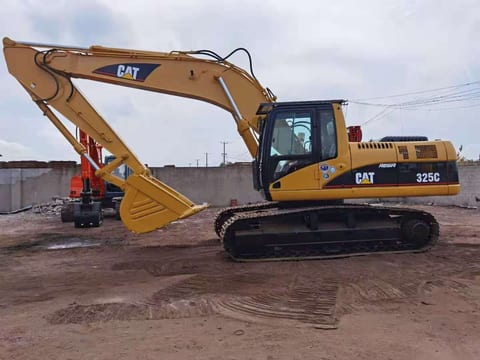 2010 Caterpillar 325C crawler excavator, side profile view 2010 Caterpillar 325C crawler excavator, side profile view