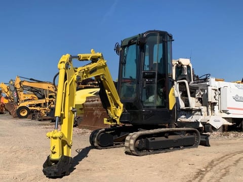 2012 Yanmar VIO25-4 mini excavator, front three-quarter view 2012 Yanmar VIO25-4 mini excavator, front three-quarter view