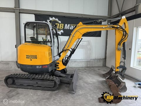 2014 Wacker Neuson EZ38 excavator, side view 2014 Wacker Neuson EZ38 excavator, side view