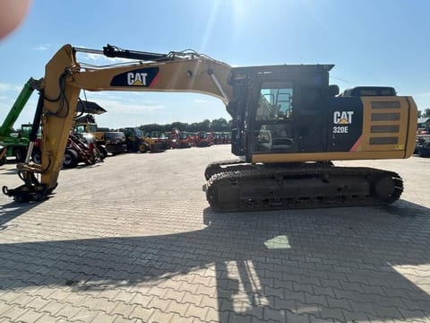 2014 Caterpillar 320E L crawler excavator, side profile view 2014 Caterpillar 320E L crawler excavator, side profile view