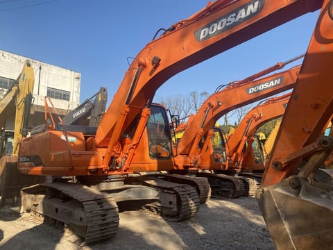 2011 Doosan DH215-9E crawler excavator, side view 2011 Doosan DH215-9E crawler excavator, side view