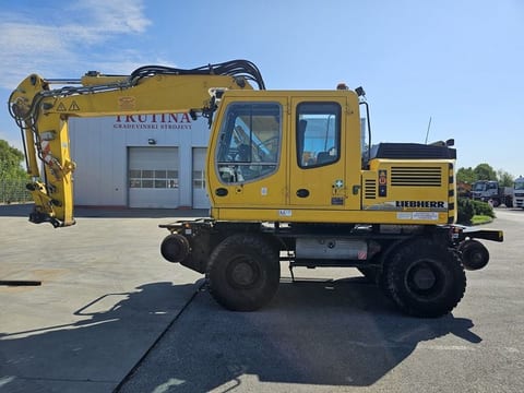 2007 Liebherr A900C ZW wheel excavator side view 2007 Liebherr A900C ZW wheel excavator side view