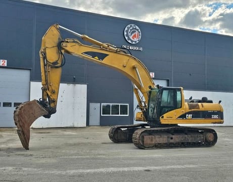 2005 Caterpillar 330CL crawler excavator side view 2005 Caterpillar 330CL crawler excavator side view