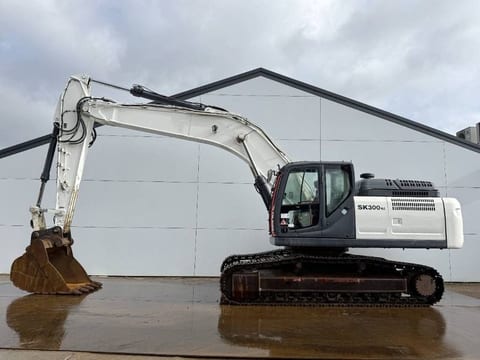 2015 Kobelco SK300NLC-10 crawler excavator side view 2015 Kobelco SK300NLC-10 crawler excavator side view