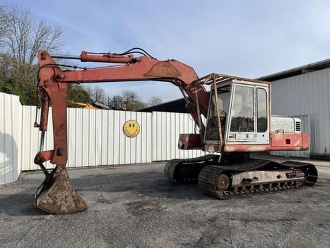 1985 Poclain 75CKB crawler excavator, side view 1985 Poclain 75CKB crawler excavator, side view