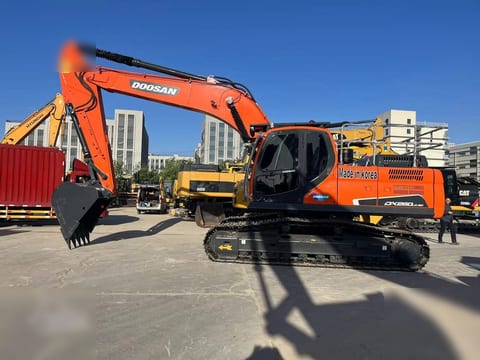 2020 Doosan DX260LC crawler excavator, side view 2020 Doosan DX260LC crawler excavator, side view