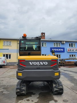 2021 Volvo EC60E mini excavator, rear view 2021 Volvo EC60E mini excavator, rear view