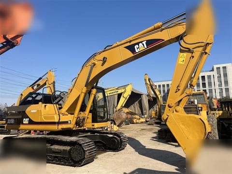 2010 Caterpillar 320BL crawler excavator side view 2010 Caterpillar 320BL crawler excavator side view
