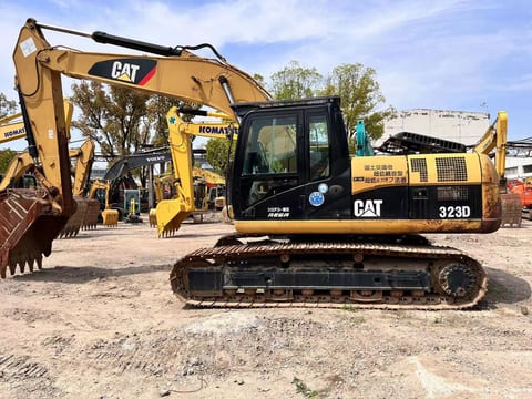 Caterpillar 323D crawler excavator, side profile view Caterpillar 323D crawler excavator, side profile view