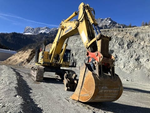 2009 Komatsu PC1250-8 crawler excavator, front three-quarter view 2009 Komatsu PC1250-8 crawler excavator, front three-quarter view