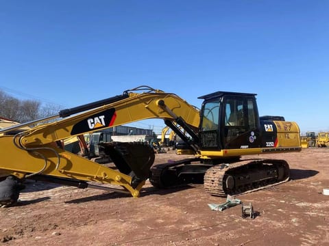 2019 Caterpillar 325D crawler excavator, side view 2019 Caterpillar 325D crawler excavator, side view