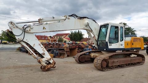 2005 Liebherr 924 crawler excavator, side view 2005 Liebherr 924 crawler excavator, side view