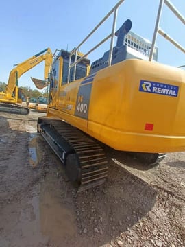 2016 Komatsu PC400 crawler excavator, rear three-quarter view 2016 Komatsu PC400 crawler excavator, rear three-quarter view