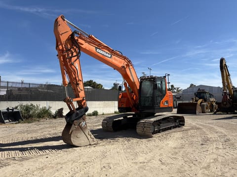 2014 Doosan DX235LCR crawler excavator, side view 2014 Doosan DX235LCR crawler excavator, side view