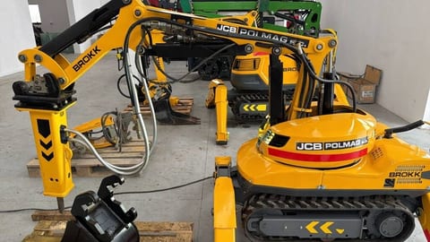 2018 Brokk 110 crawler excavator, side view 2018 Brokk 110 crawler excavator, side view