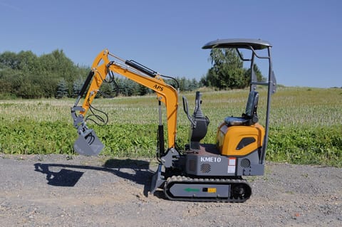 2025 APS KME10 mini excavator, side view 2025 APS KME10 mini excavator, side view