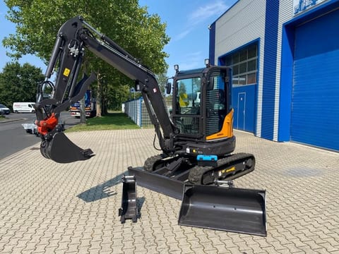 Berger Kraus BK4000KJS mini excavator, side view Berger Kraus BK4000KJS mini excavator, side view