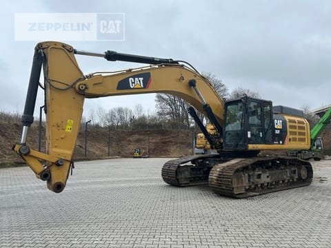 2019 Caterpillar 352F crawler excavator side view 2019 Caterpillar 352F crawler excavator side view