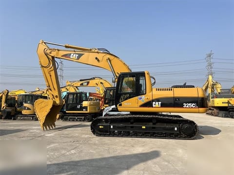 2012 Caterpillar 325CL crawler excavator, side profile view 2012 Caterpillar 325CL crawler excavator, side profile view