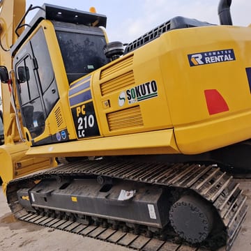 2024 Komatsu PC210LC-8 crawler excavator, side profile view 2024 Komatsu PC210LC-8 crawler excavator, side profile view