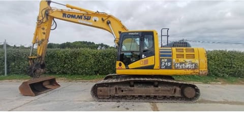 2017 Komatsu HB215LC-2 crawler excavator side view 2017 Komatsu HB215LC-2 crawler excavator side view