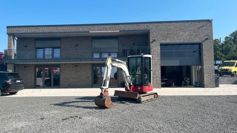 2018 Takeuchi TB23R mini excavator, front three-quarter view 2018 Takeuchi TB23R mini excavator, front three-quarter view