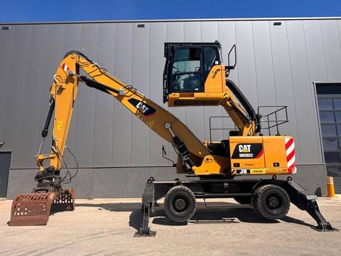 2017 Caterpillar MH3022 material handler side view 2017 Caterpillar MH3022 material handler side view