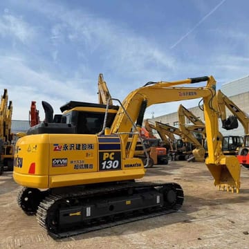 2018 Komatsu PC130 Raupenbagger, hintere Dreiviertelansicht 2018 Komatsu PC130 Raupenbagger, hintere Dreiviertelansicht