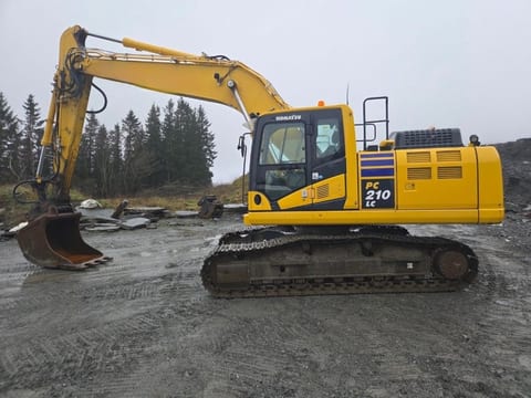 2022 Komatsu PC210LC-11 crawler excavator side view