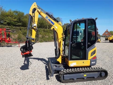2026 XCMG XE27E mini excavator side view 2026 XCMG XE27E mini excavator side view