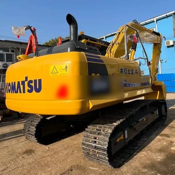 2020 Komatsu PC200-8 paletli ekskavatör, arka çapraz görünüm 2020 Komatsu PC200-8 paletli ekskavatör, arka çapraz görünüm