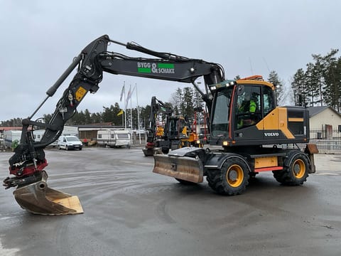 2017 Volvo EW160E wheel excavator, side profile view 2017 Volvo EW160E wheel excavator, side profile view