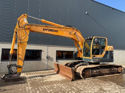 2014 Hyundai R235LCR-9A crawler excavator, side view 2014 Hyundai R235LCR-9A crawler excavator, side view