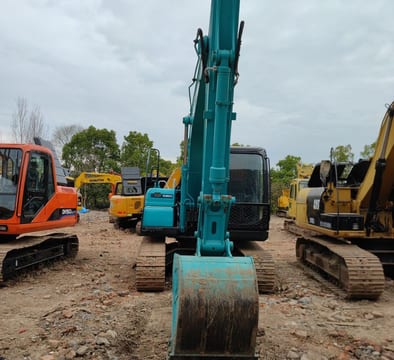 Kobelco SK140-8 crawler excavator, front view Kobelco SK140-8 crawler excavator, front view