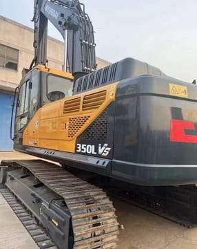2024 Hyundai 350L VS crawler excavator, rear three-quarter view 2024 Hyundai 350L VS crawler excavator, rear three-quarter view