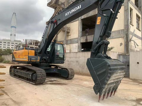 2020 Hyundai R305LC-9T crawler excavator side view 2020 Hyundai R305LC-9T crawler excavator side view